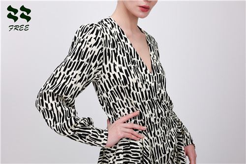 v neckline slim fitting dress